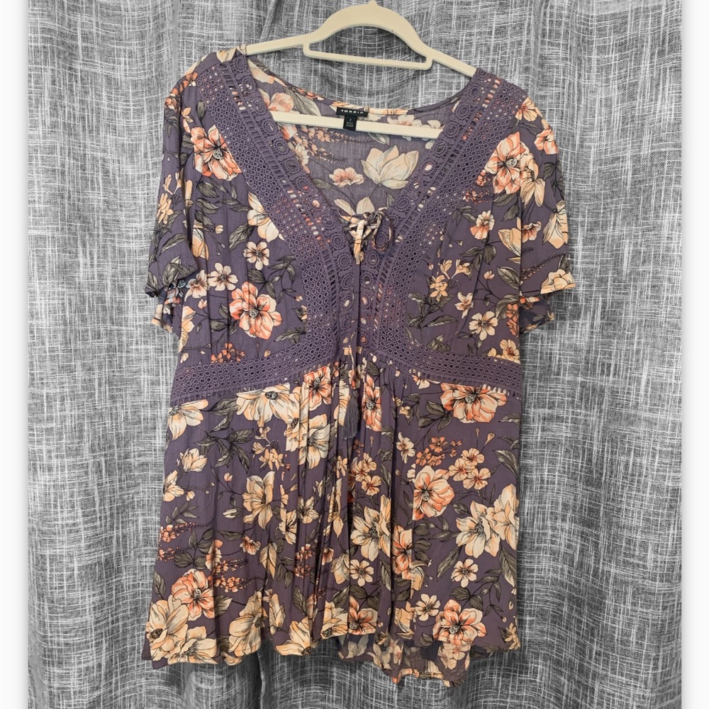TORRID Babydoll Crinkle Gauze Crochet Inset Lace-Up Top EUC Size 1